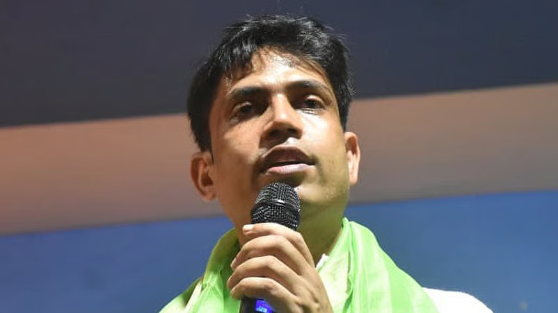 बंगाल में 'पुष्पा' झुक गया? पुनर्मतदान से पहले जहांगीर खान पीछे हटे, TMC को झटका बंगाल में 'पुष्पा' झुक गया? पुनर्मतदान से पहले जहांगीर खान पीछे हटे, TMC को झटका