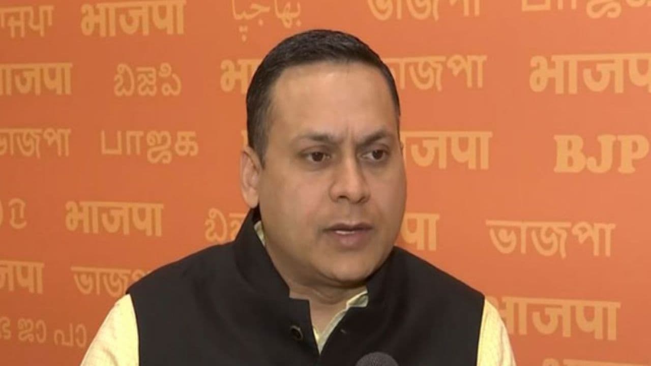 अमित मालवीय की विदाई सरकार की बेचैनी को दिखाती है! अमित मालवीय की विदाई सरकार की बेचैनी को दिखाती है! 