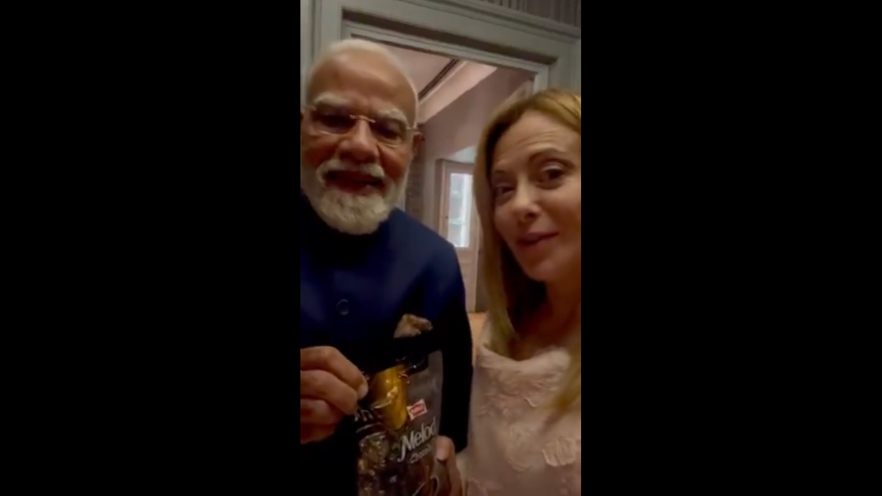 पीएम मोदी ने इटली की पीएम मेलोनी को टॉफी गिफ्ट की, राहुल गांधी ने चुटकी ली पीएम मोदी ने इटली की पीएम मेलोनी को टॉफी गिफ्ट की, राहुल गांधी ने चुटकी ली