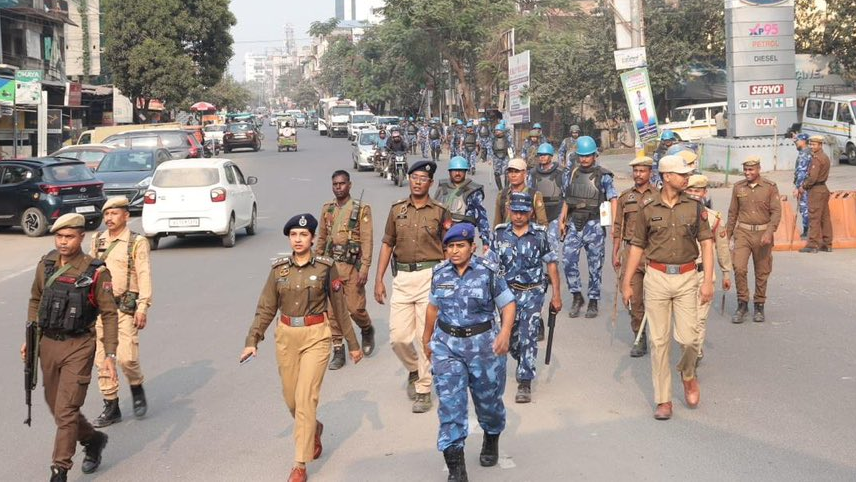 असम के कोकराझार जिले में हिंसा, सेना तैनात, इंटरनेट निलंबित असम के कोकराझार जिले में हिंसा, सेना तैनात, इंटरनेट निलंबित