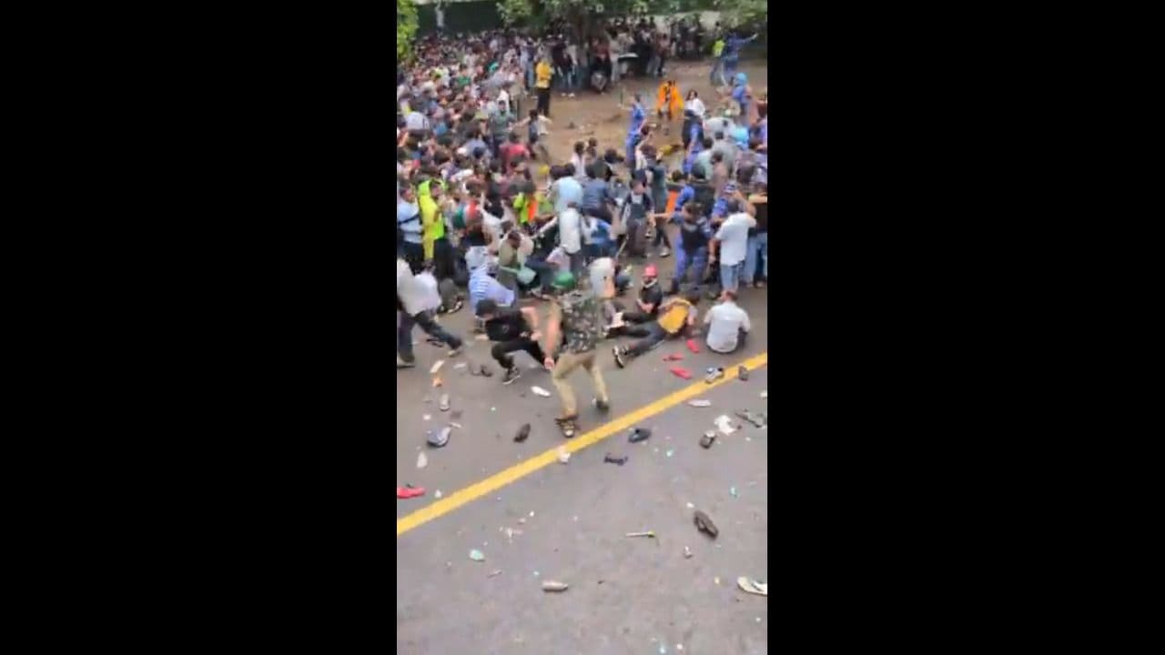 जंतर मंतर प्रदर्शनकारियों पर पुलिस बेरहमी की ह्यूमन राइट्स वॉच ने निन्दा की, इंटरनेट खोलने की मांग जंतर मंतर प्रदर्शनकारियों पर पुलिस बेरहमी की ह्यूमन राइट्स वॉच ने निन्दा की, इंटरनेट खोलने की मांग