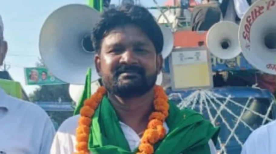 बिहार चुनाव: नामांकन भरते ही आरजेडी प्रत्याशी गिरफ्तार; राजनीतिक साजिश? बिहार चुनाव: नामांकन भरते ही आरजेडी प्रत्याशी गिरफ्तार; राजनीतिक साजिश?