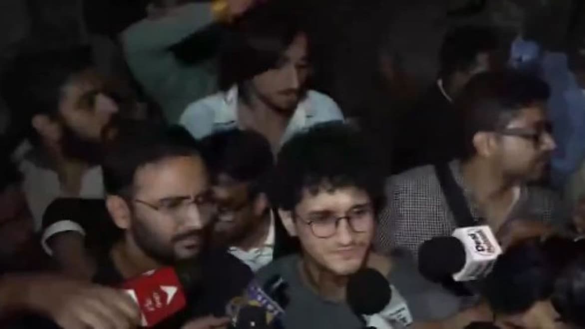 CJP के आशुतोष रांका और सौरव तिहाड़ जेल से रिहा, दास ने कहा- सत्य की जीत हुई CJP के आशुतोष रांका और सौरव तिहाड़ जेल से रिहा, दास ने कहा- सत्य की जीत हुई