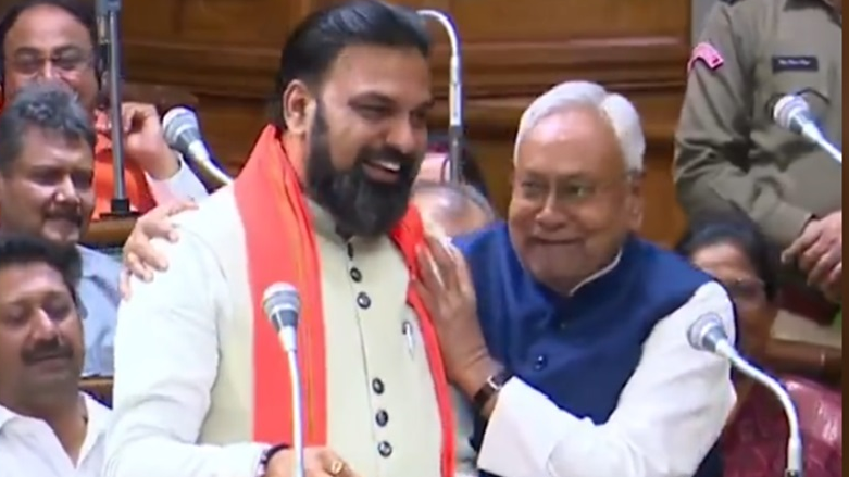 बिहार में नीतीश सिर्फ़ मुख्यमंत्री का चेहरा, लेकिन ड्राइविंग सीट पर बीजेपी? बिहार में नीतीश सिर्फ़ मुख्यमंत्री का चेहरा, लेकिन ड्राइविंग सीट पर बीजेपी?