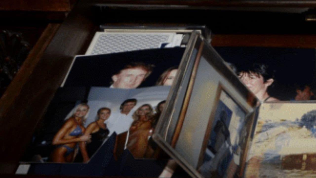 एपस्टीन फाइल्सः भारी विवाद के बाद महिलाओं के साथ राष्ट्रपति ट्रम्प का फोटो वापस एपस्टीन फाइल्सः भारी विवाद के बाद महिलाओं के साथ राष्ट्रपति ट्रम्प का फोटो वापस