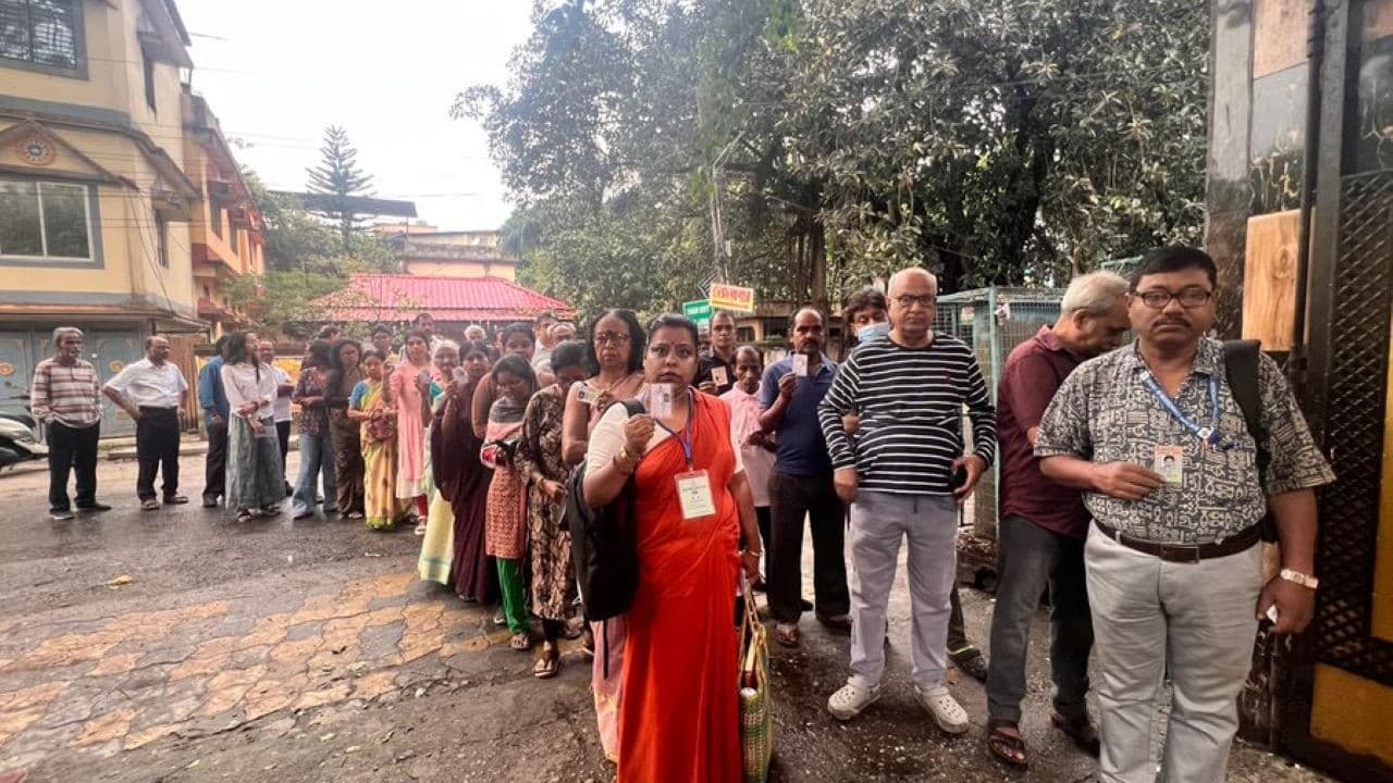 Live बंगाल-तमिलनाडु में वोटिंग जारी, परिवर्तन नहीं हुआ तो सनातन खत्म हो जाएगाः सुवेंदु Live बंगाल-तमिलनाडु में वोटिंग जारी, परिवर्तन नहीं हुआ तो सनातन खत्म हो जाएगाः सुवेंदु