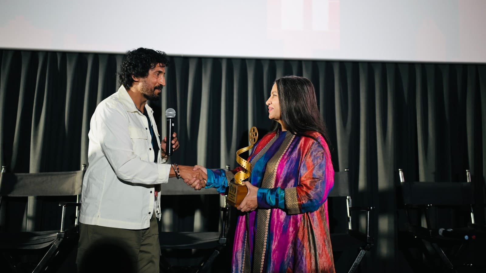 अमेरिका में ‘पायर’ की धूम: विनोद कापड़ी की फिल्म ने 3 हफ्तों में जीते 4 बड़े अवॉर्ड अमेरिका में ‘पायर’ की धूम: विनोद कापड़ी की फिल्म ने 3 हफ्तों में जीते 4 बड़े अवॉर्ड