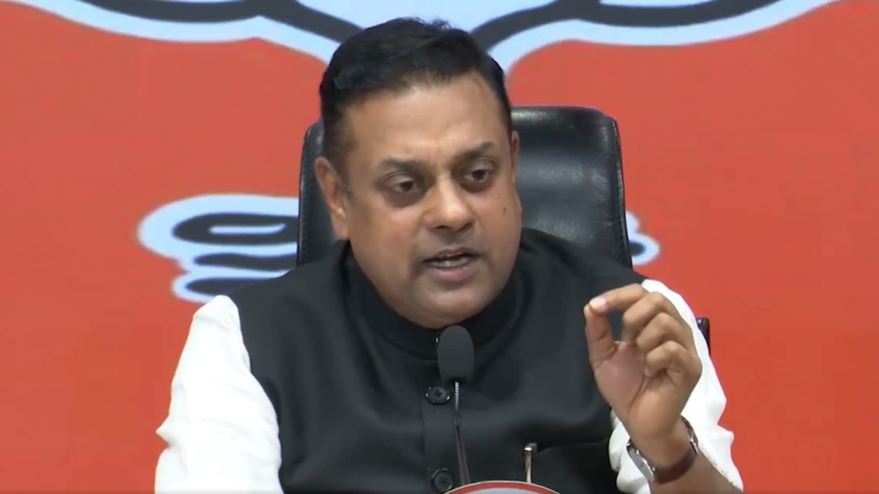 ‘वोट चोरी’ आरोप पर बीजेपी बोली- बंगाल में सबसे ज्यादा वोटर डिलीशन वाली 20 सीटों में से 13 पर TMC जीती ‘वोट चोरी’ आरोप पर बीजेपी बोली- बंगाल में सबसे ज्यादा वोटर डिलीशन वाली 20 सीटों में से 13 पर TMC जीती