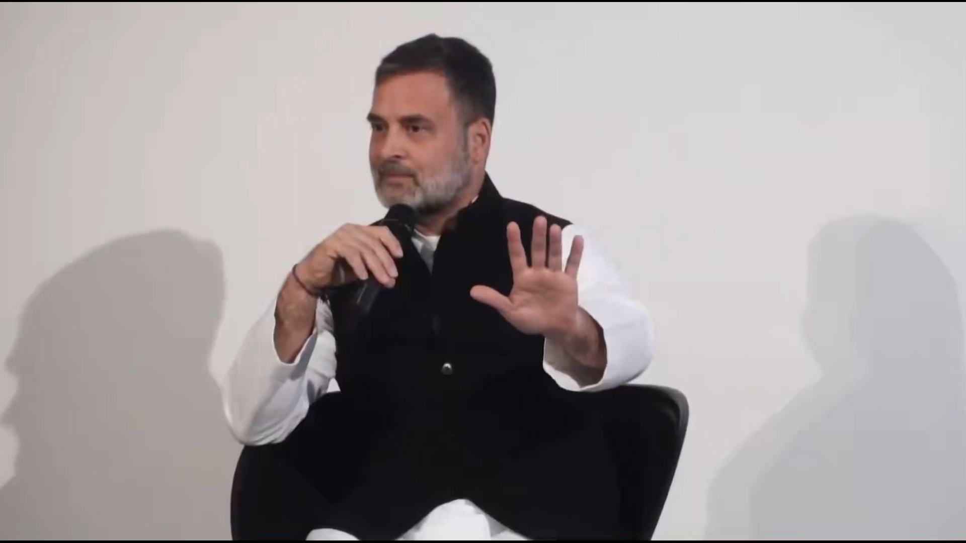 राहुल गांधी पर FIR वाली याचिका खारिज, हाईकोर्ट ने कहा- लोकतंत्र में आलोचना ज़रुरी राहुल गांधी पर FIR वाली याचिका खारिज, हाईकोर्ट ने कहा- लोकतंत्र में आलोचना ज़रुरी