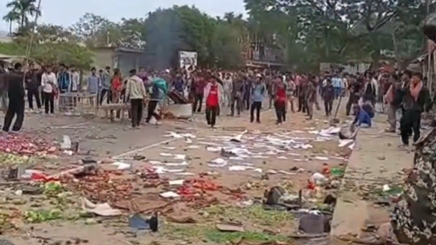 असम- कार्बी आंग्लोंग में फिर हिंसा: दुकानें जलाईं, पुलिसकर्मी घायल, इंटरनेट बंद असम- कार्बी आंग्लोंग में फिर हिंसा: दुकानें जलाईं, पुलिसकर्मी घायल, इंटरनेट बंद