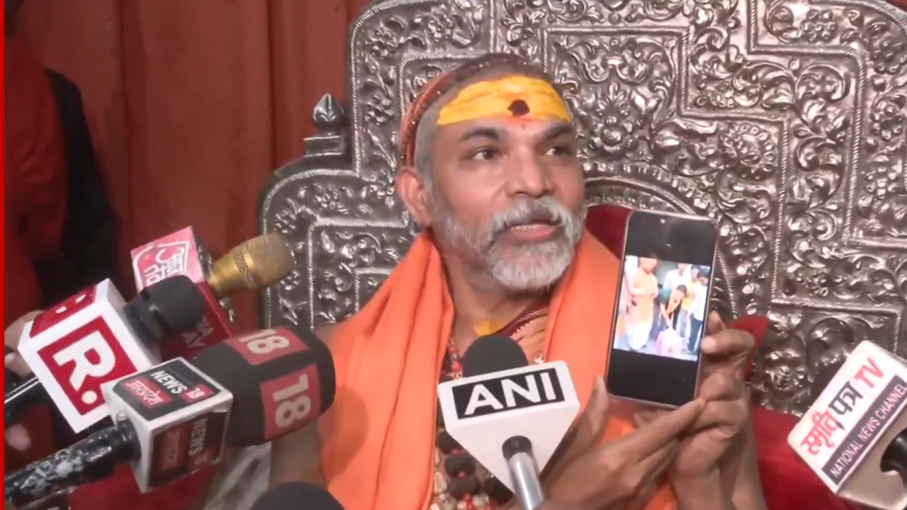 शंकराचार्य अविमुक्तेश्वरानंद पहुंचे हाईकोर्ट, कहा- गिरफ्तारी को तैयार, कोई सीडी है तो पेश करो शंकराचार्य अविमुक्तेश्वरानंद पहुंचे हाईकोर्ट, कहा- गिरफ्तारी को तैयार, कोई सीडी है तो पेश करो