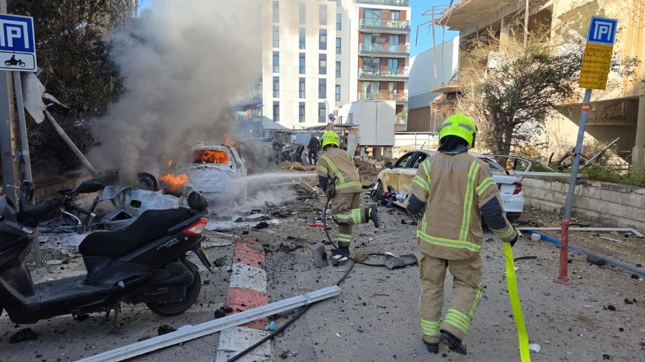 Live ट्रंप के बदलते बयान, ईरान के खंडन के बीच इसराइल पर ज़ोरदार हमले Live ट्रंप के बदलते बयान, ईरान के खंडन के बीच इसराइल पर ज़ोरदार हमले