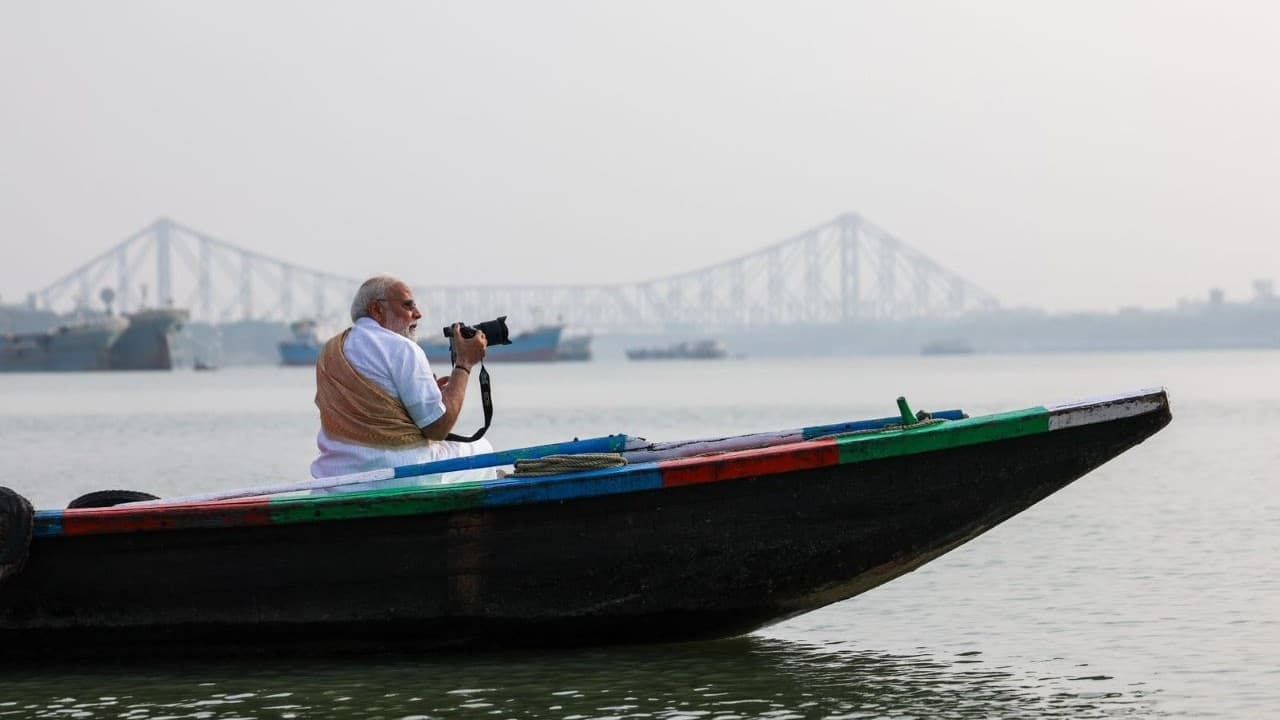 मोदी सरकार की आर्थिक नीतियों का गुब्बारा फटा, FII हिस्सेदारी 14 साल के निचले स्तर पर मोदी सरकार की आर्थिक नीतियों का गुब्बारा फटा, FII हिस्सेदारी 14 साल के निचले स्तर पर