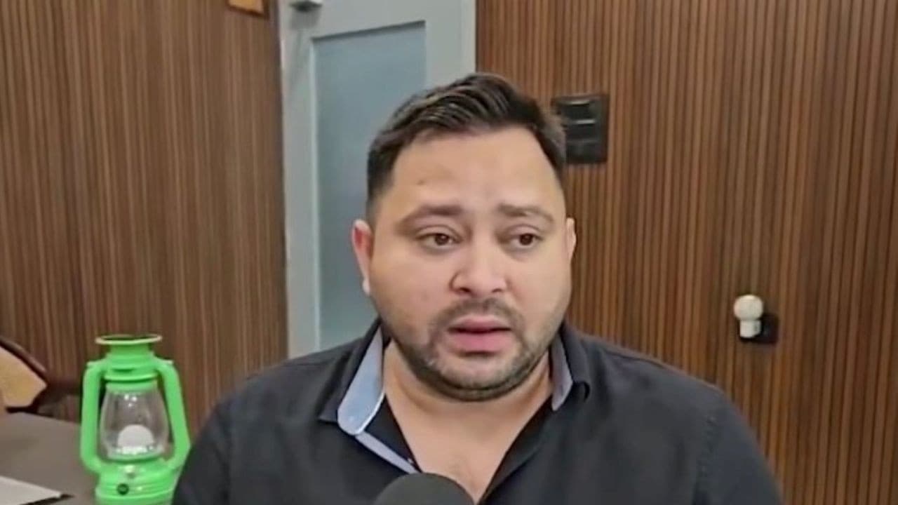 वक्फ कानून को कूड़ेदान में डालने के बयान पर तेजस्वी से क्यों भिड़ रही है भाजपा वक्फ कानून को कूड़ेदान में डालने के बयान पर तेजस्वी से क्यों भिड़ रही है भाजपा