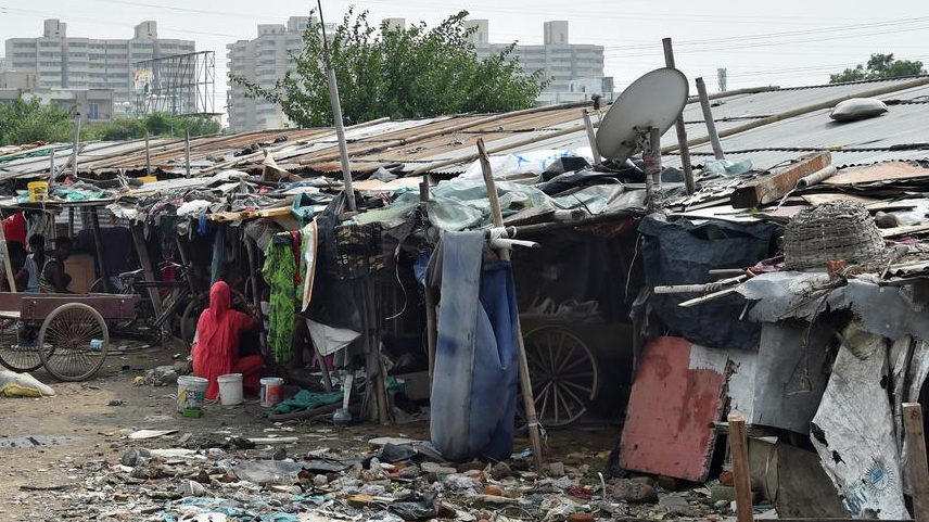 पीएम आवास के पास की 3 झुग्गियों के 717 घरों को 6 मार्च तक हटने का अल्टीमेटम: रिपोर्ट पीएम आवास के पास की 3 झुग्गियों के 717 घरों को 6 मार्च तक हटने का अल्टीमेटम: रिपोर्ट