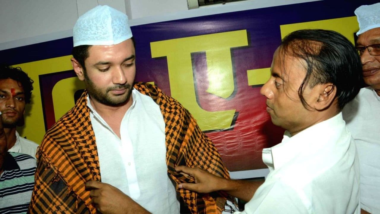 बिहार चुनावः सीएम-डिप्टी सीएम मुसलमानों का मुद्दा नहीं, चिराग अपने गिरेबान में झांके बिहार चुनावः सीएम-डिप्टी सीएम मुसलमानों का मुद्दा नहीं, चिराग अपने गिरेबान में झांके