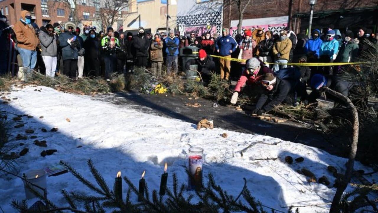 ट्रंप vs मिनेसोटा: गवर्नर वाल्ज़ ने 'हत्यारे एजेंट्स' का विरोध किया, कहा- बाहर निकालो ट्रंप vs मिनेसोटा: गवर्नर वाल्ज़ ने 'हत्यारे एजेंट्स' का विरोध किया, कहा- बाहर निकालो