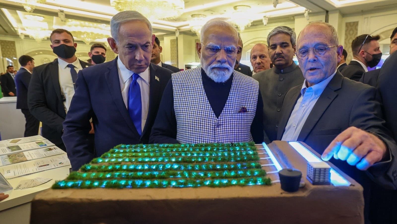 मोदी की इसराइल यात्रा पर विवादः कांग्रेस ने कहा- नेतन्याहू का बेशर्म बचाव, राहुल बोले- 'नरेंदर सरेंडर' मोदी की इसराइल यात्रा पर विवादः कांग्रेस ने कहा- नेतन्याहू का बेशर्म बचाव, राहुल बोले- 'नरेंदर सरेंडर'