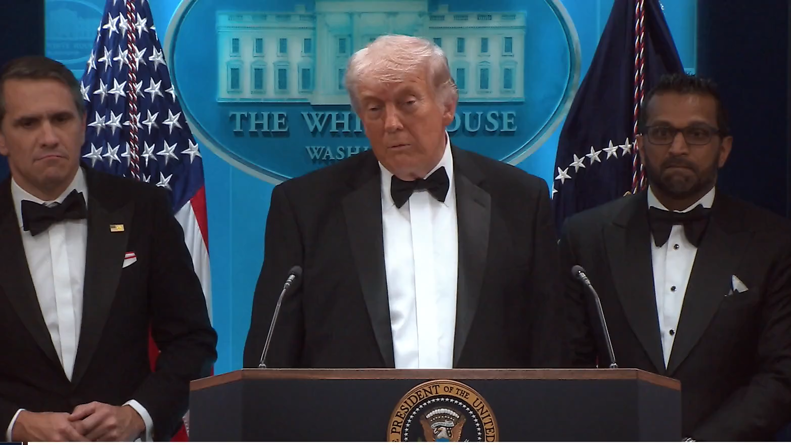 व्हाइट हाउस डिनर में गोलीबारी का क्या ईरान से कोई लिंक? डोनाल्ड ट्रंप क्या बोले व्हाइट हाउस डिनर में गोलीबारी का क्या ईरान से कोई लिंक? डोनाल्ड ट्रंप क्या बोले