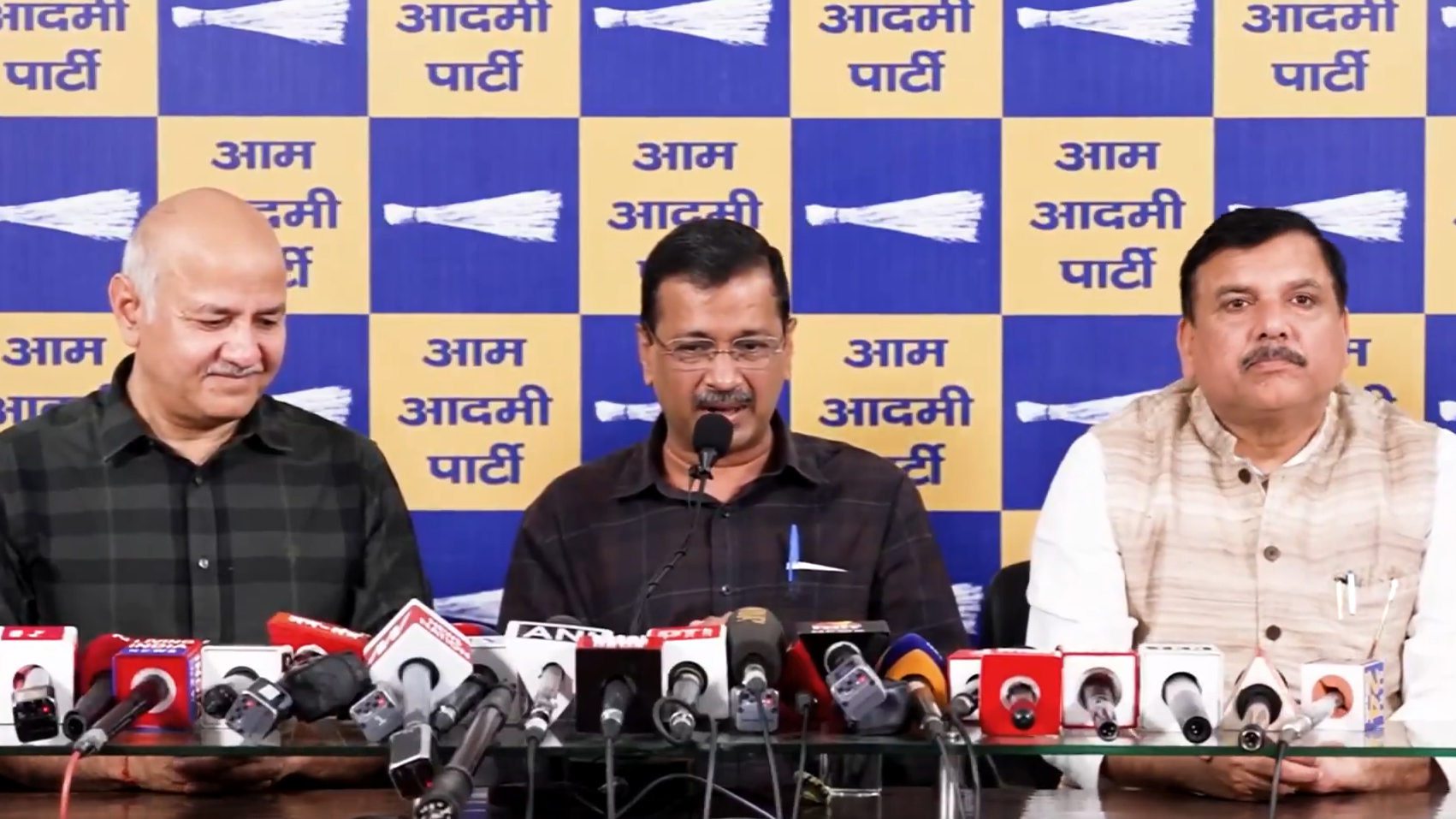 मोदी-शाह की साज़िश थी, दम है तो चुनाव कराएँ, 10 सीट से ज़्यादा नहीं जीतेंगे: केजरीवाल मोदी-शाह की साज़िश थी, दम है तो चुनाव कराएँ, 10 सीट से ज़्यादा नहीं जीतेंगे: केजरीवाल