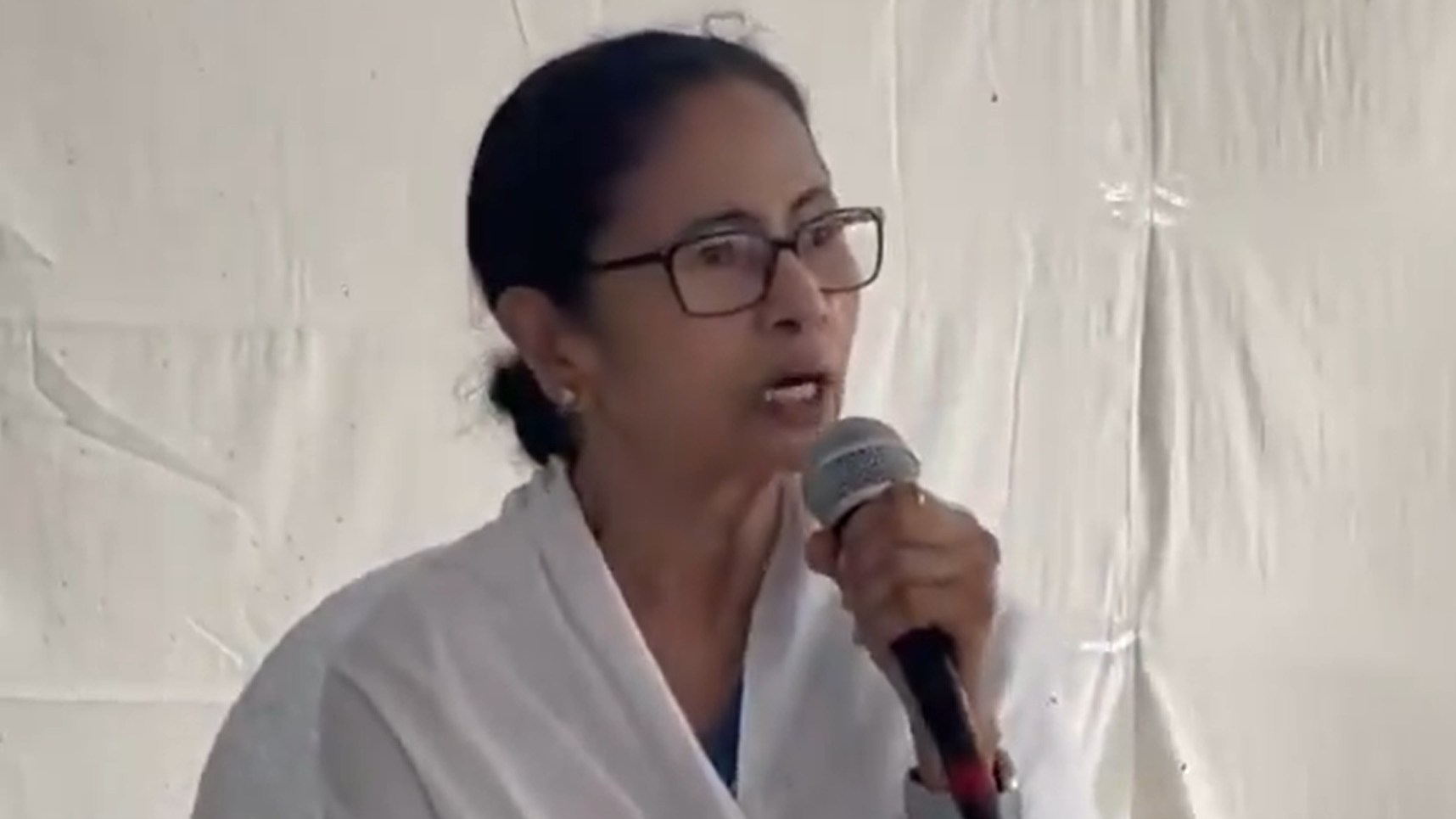 बंगाल में एक और 'NRC आत्महत्या', SIR बन रहा जानलेवा? बीजेपी की राजनीति जिम्मेदार- ममता बंगाल में एक और 'NRC आत्महत्या', SIR बन रहा जानलेवा? बीजेपी की राजनीति जिम्मेदार- ममता