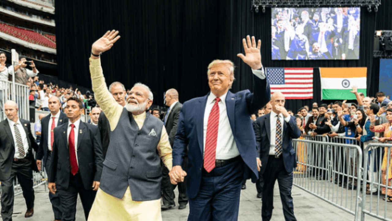 UPI शुल्क: ट्रंप के सामने मोदी ‘दंडवत’ क्यों? UPI शुल्क: ट्रंप के सामने मोदी ‘दंडवत’ क्यों?