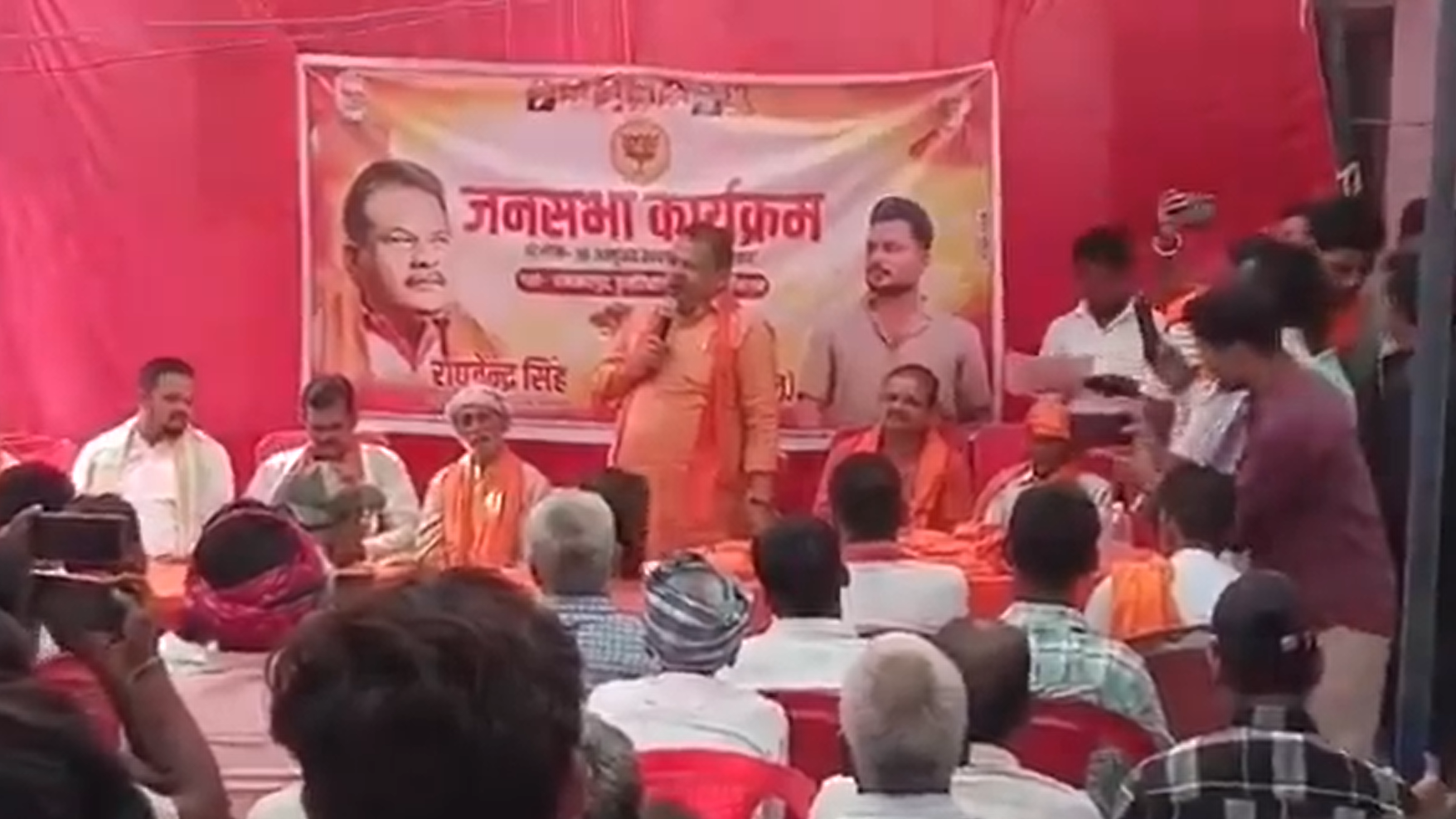 बीजेपी नेता का विवादित बयान- 'मुस्लिम महिलाओं से शादी करो, धर्मांतरण कराओ, नौकरी पाओ' बीजेपी नेता का विवादित बयान- 'मुस्लिम महिलाओं से शादी करो, धर्मांतरण कराओ, नौकरी पाओ'