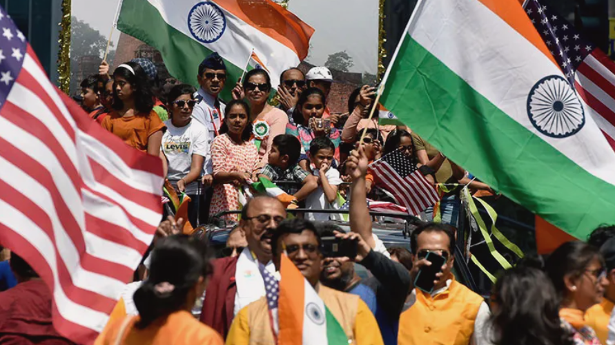 अमेरिका में भारतीयों पर नफरत क्यों बढ़ रही? पत्रकार की नस्लवादी पोस्ट- सबको बाहर करो अमेरिका में भारतीयों पर नफरत क्यों बढ़ रही? पत्रकार की नस्लवादी पोस्ट- सबको बाहर करो