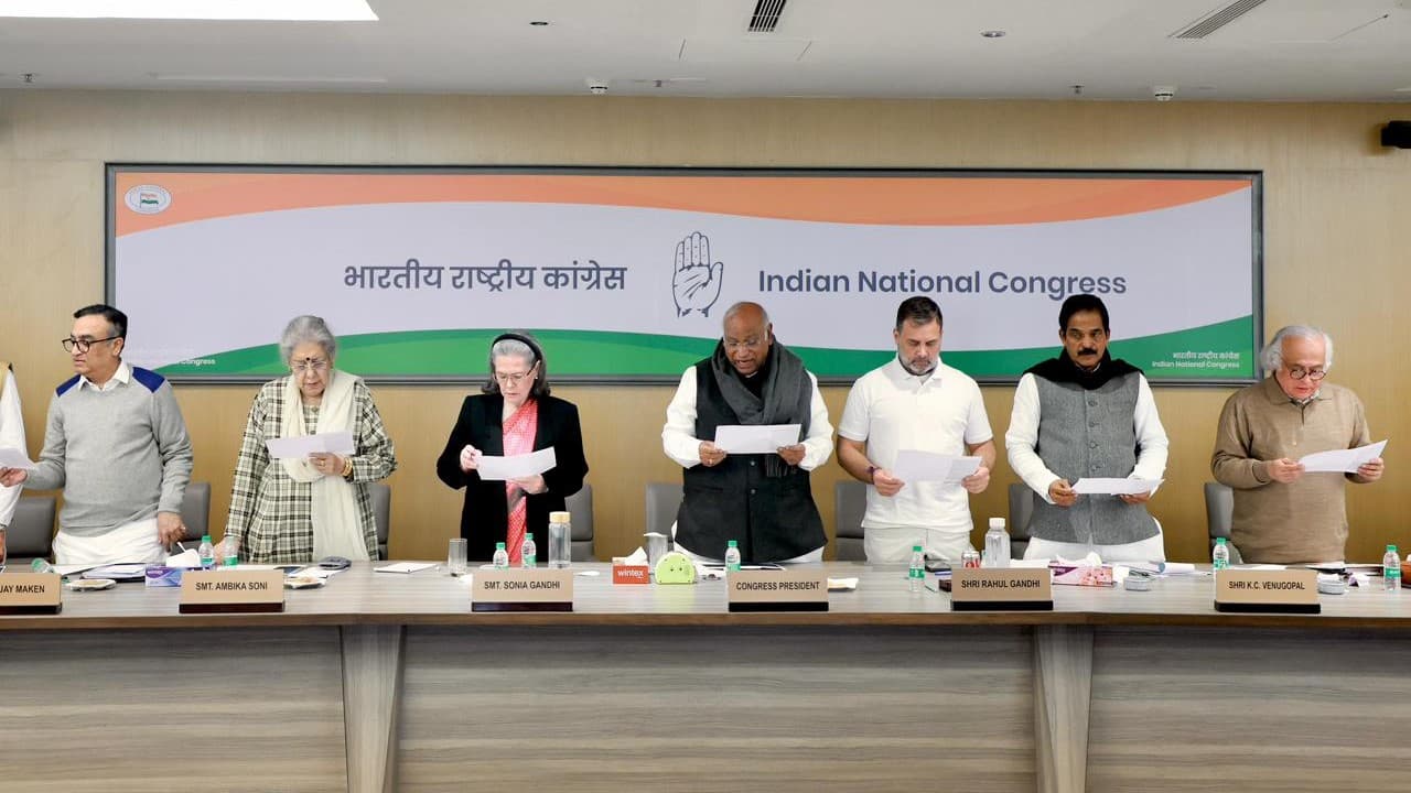 कांग्रेस का बड़ा ऐलान- 5 जनवरी से 'मनरेगा बचाओ' आंदोलन कांग्रेस का बड़ा ऐलान- 5 जनवरी से 'मनरेगा बचाओ' आंदोलन