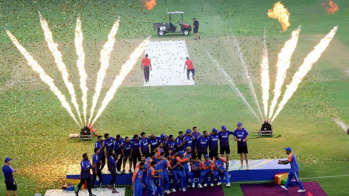 एशिया कपः भारत से क्रिकेट मैच हारने के बाद दुबई में पाकिस्तान का जबरदस्त ड्रामा एशिया कपः भारत से क्रिकेट मैच हारने के बाद दुबई में पाकिस्तान का जबरदस्त ड्रामा