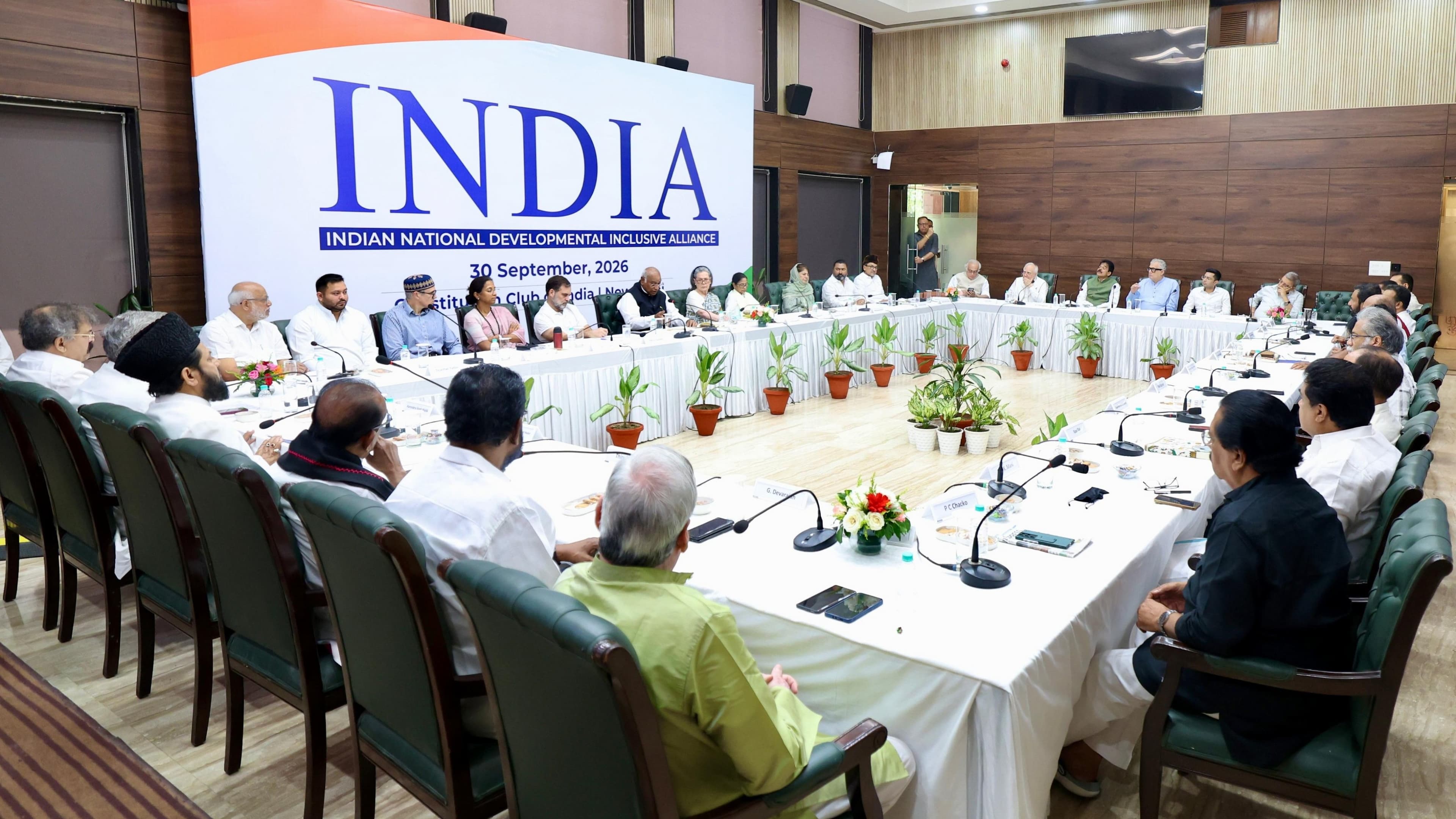 INDIA मीटिंगः विपक्ष का 2 अक्टूबर से 'लोकतंत्र बचाओ आंदोलन', 6 को ECI तक मार्च INDIA मीटिंगः विपक्ष का 2 अक्टूबर से 'लोकतंत्र बचाओ आंदोलन', 6 को ECI तक मार्च