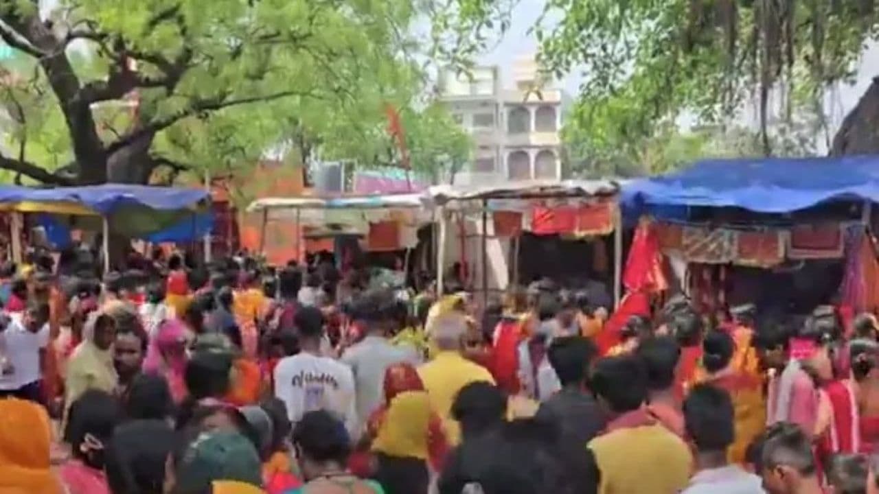 बिहारः नालंदा के मंदिर में भगदड़, 8 महिलाओं की मौत, जांच का आदेश बिहारः नालंदा के मंदिर में भगदड़, 8 महिलाओं की मौत, जांच का आदेश