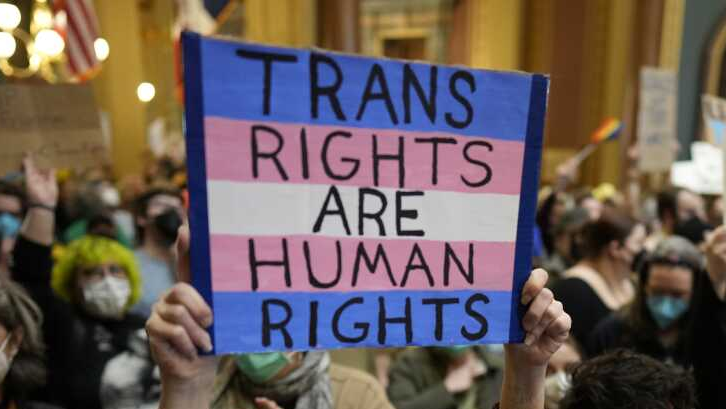 केंद्र का ट्रांसजेंडर बिल संविधान के ख़िलाफ़? जेंडर अधिकारों पर हाई कोर्ट ने क्या कहा केंद्र का ट्रांसजेंडर बिल संविधान के ख़िलाफ़? जेंडर अधिकारों पर हाई कोर्ट ने क्या कहा 