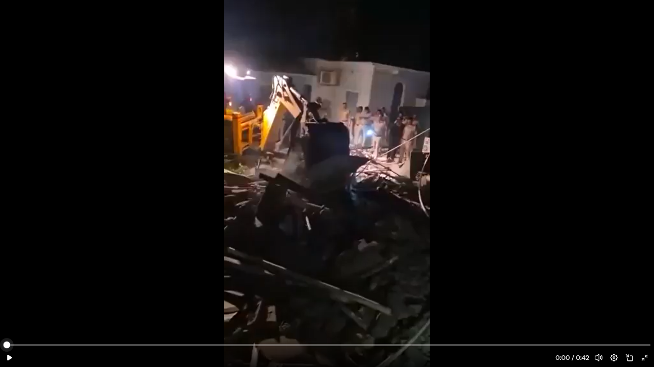 दिल्लीः साकेत मेट्रो स्टेशन के पास बिल्डिंग गिरी, स्टूडेंट्स के दबे होने की आशंका दिल्लीः साकेत मेट्रो स्टेशन के पास बिल्डिंग गिरी, स्टूडेंट्स के दबे होने की आशंका